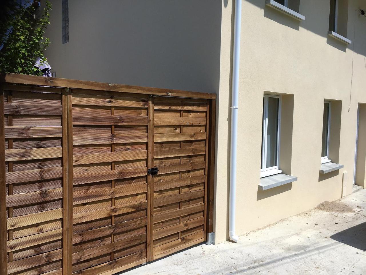 Maison Entiere Au Pied Des Vignes Lussac (Gironde)
